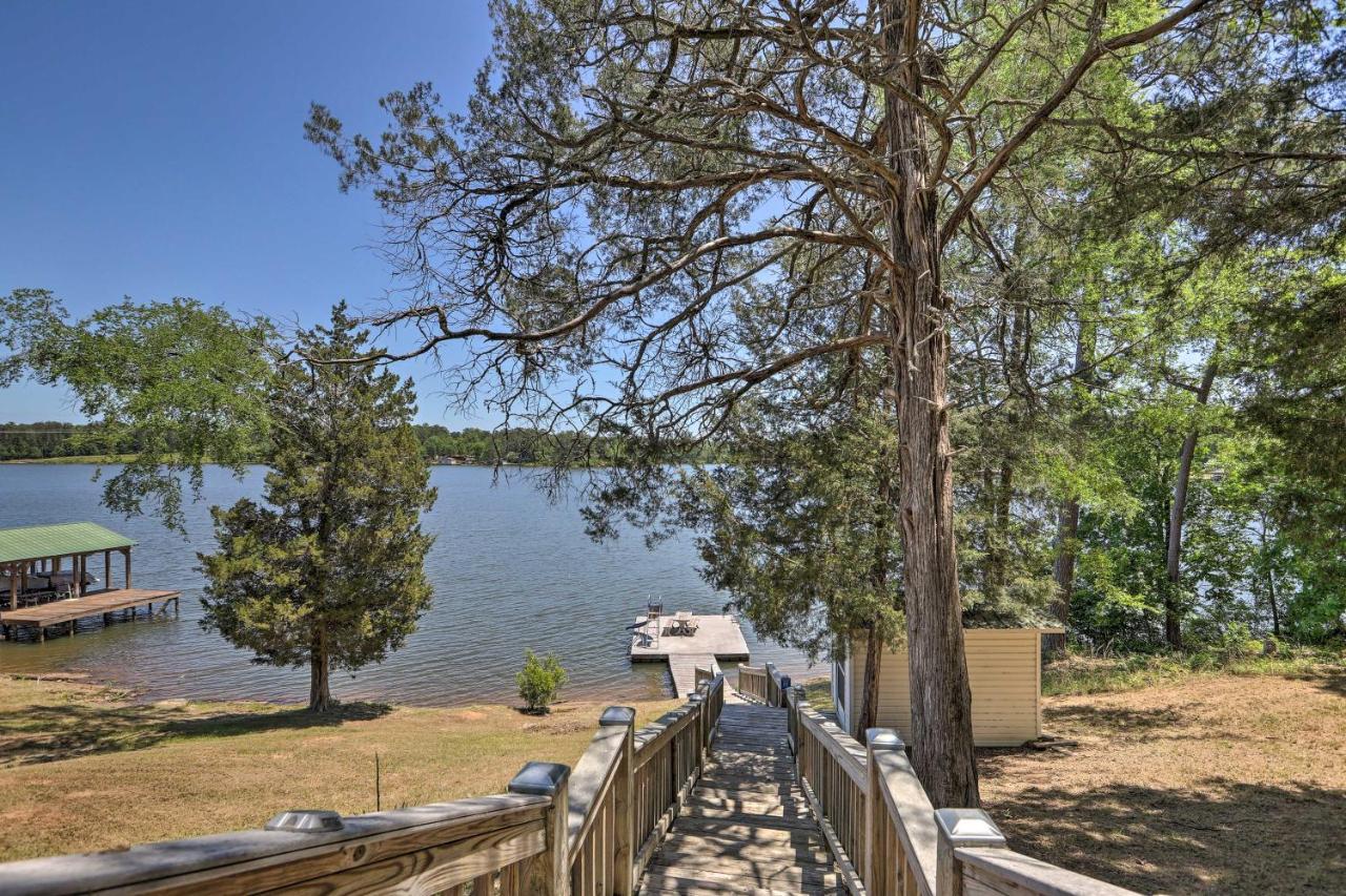 House With Dock And Slide Situated On Lake Sinclair! Sparta Esterno foto