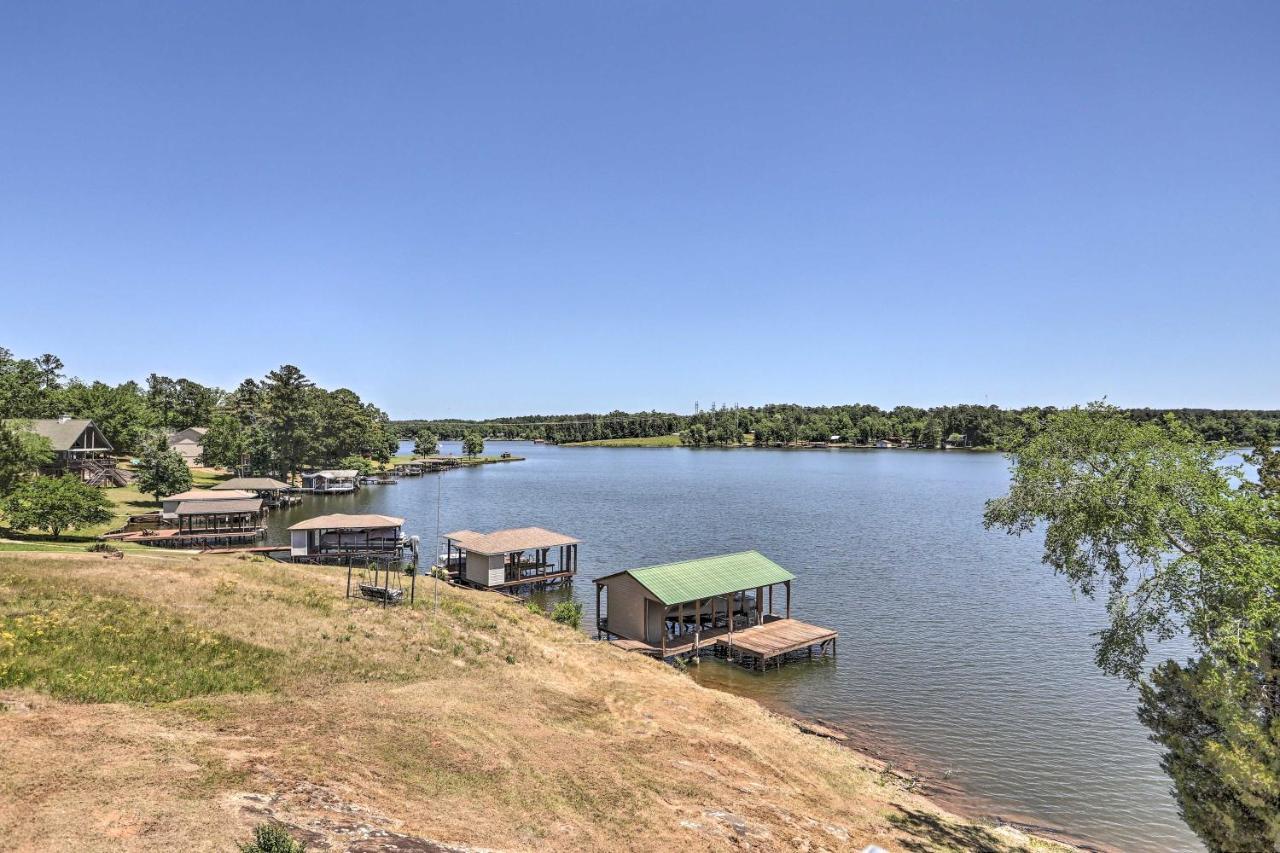House With Dock And Slide Situated On Lake Sinclair! Sparta Esterno foto